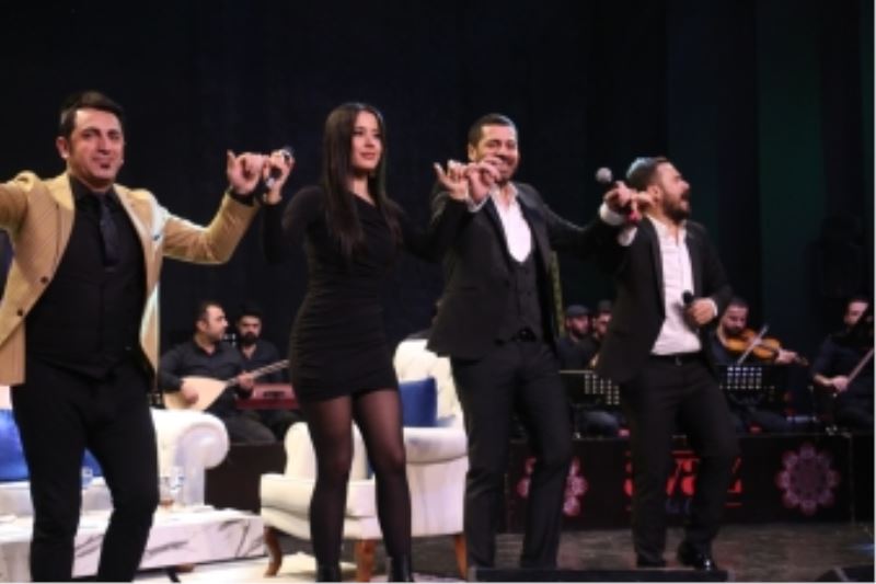 ÜNLÜ SANATÇI YAĞIZ VE NİL MÜZİKSEVERLERİ COŞTURDU
