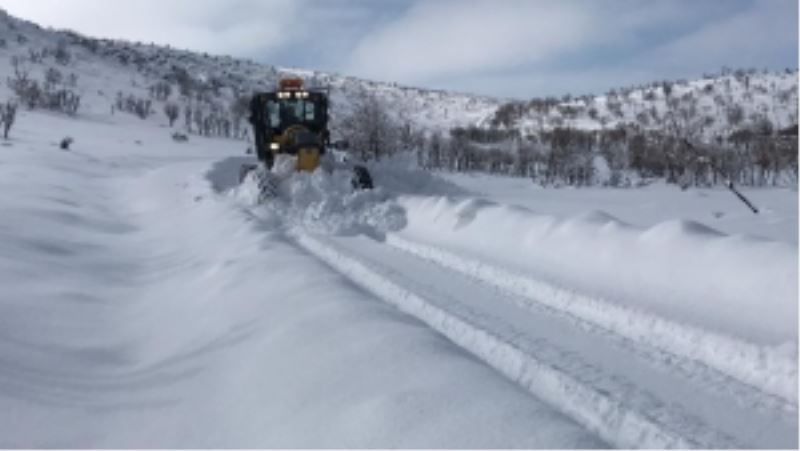 Kırsalda 11 bin 200 kilometrelik yolda kar küreme çalışması yapıldı