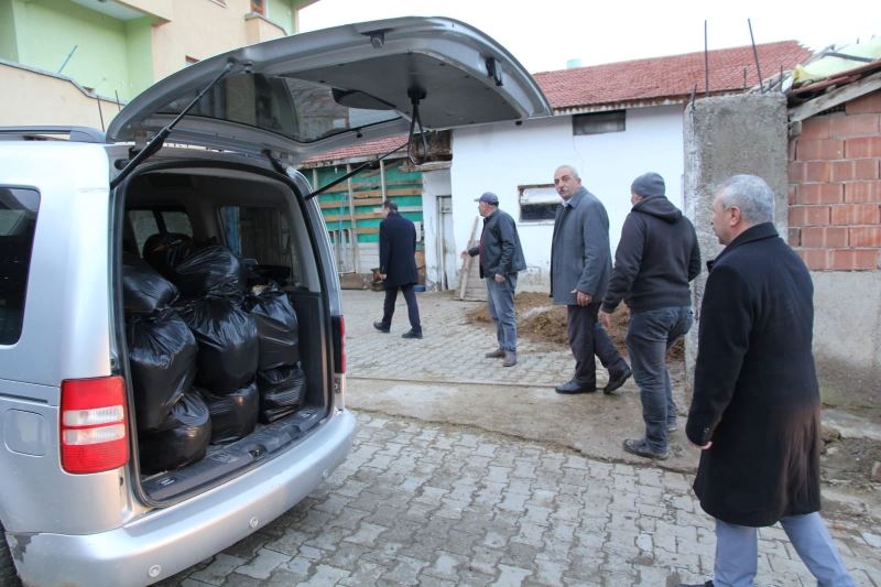 BELEDİYEDEN EŞME’YE GIDA YARDIMI