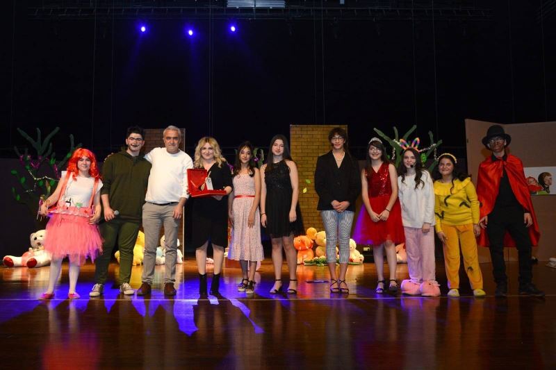 KIRŞEHİR BELEDİYESİ ÇOCUKLARA TİYATROYU SEVDİRİYOR