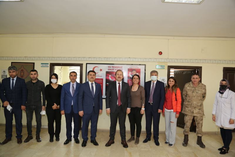 VALİ ALİ HAMZA PEHLİVAN, CİZRE İLÇE HALK EĞİTİM MERKEZİ MÜDÜRLÜĞÜNÜ ZİYARET ETTİ