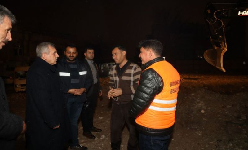 Başkan Beyazgül, Sarayönü Kızılay Meydanında İncelemelerde Bulundu