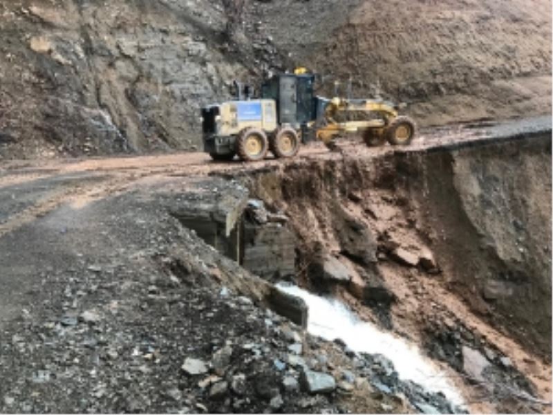 Aşırı yağış alan Kulp’ta bozulan yollar onarıldı