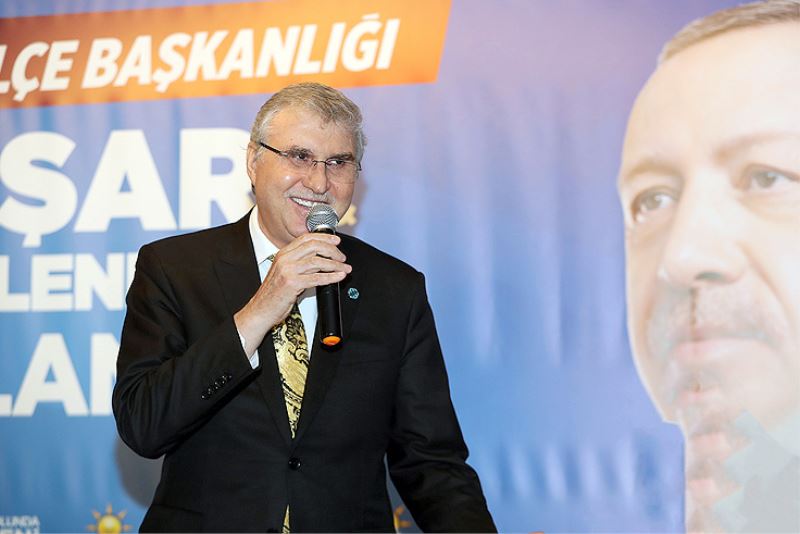 “Gençlerle bir araya gelince kendimi daha genç hissediyorum”