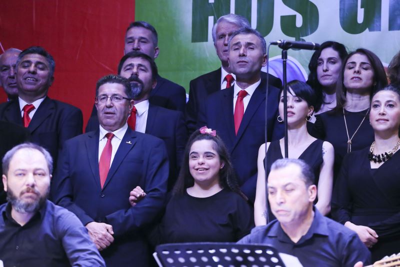 AYDIN BÜYÜKŞEHİR BELEDİYESİ KOROSU TÜRKÜLERİ +1 FARKLA SESLENDİRDİ