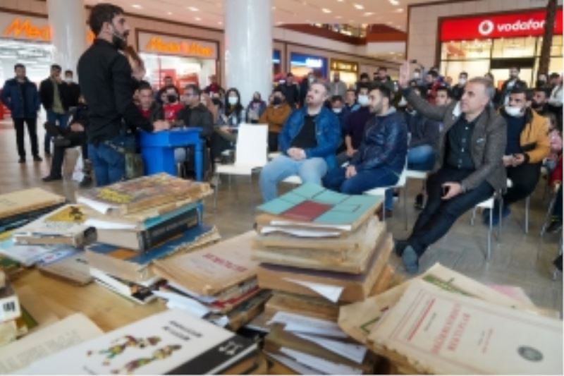 Kitap Mezadı devam ediyor