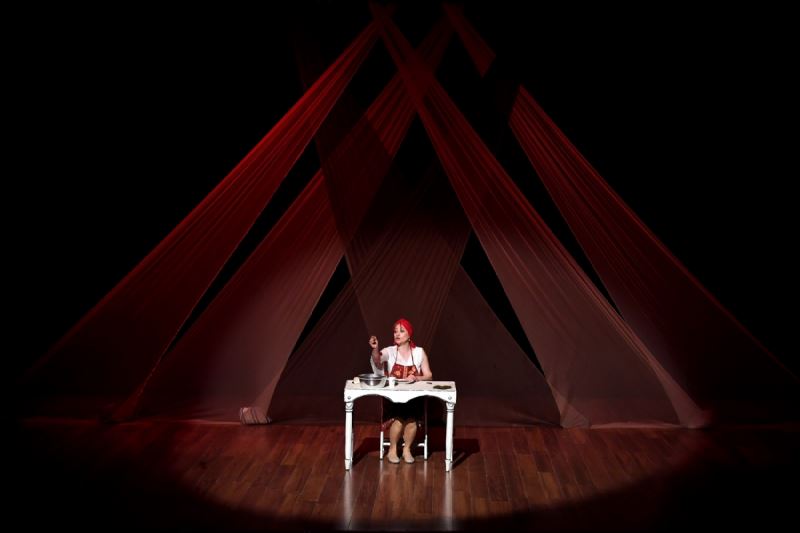 Kadınlar Kendi Hikayelerini Seyretti