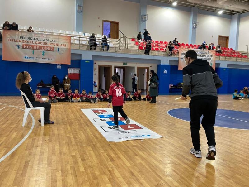 Geleneksel Çocuk Oyunlarıyla Eğlendiler