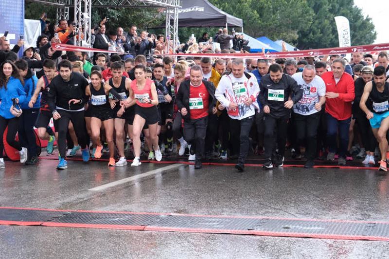 Başkan Böcek RUNTALYA  heyecanına ortak oldu  Halk koşusuna katıldı