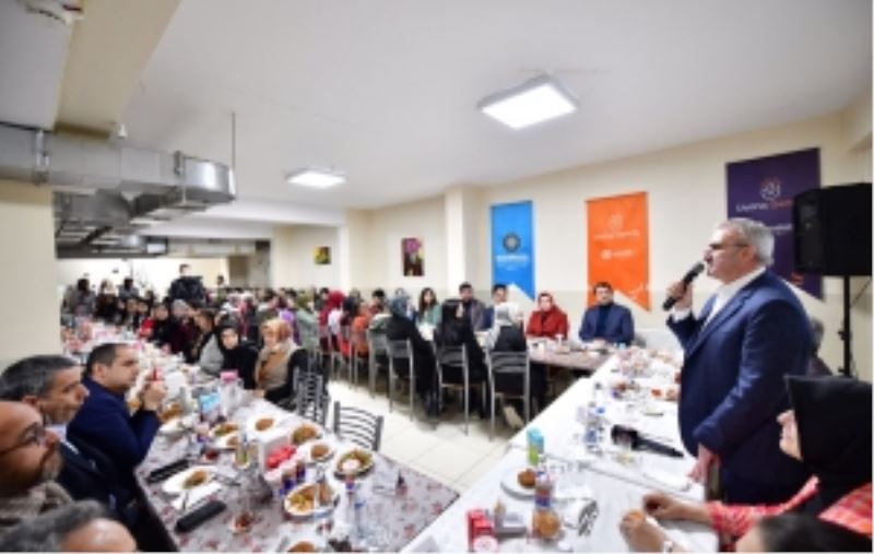 Vali Karaloğlu: “Kırsalda oturan ailelerin kızları için pozitif ayrımcılık yaptık”