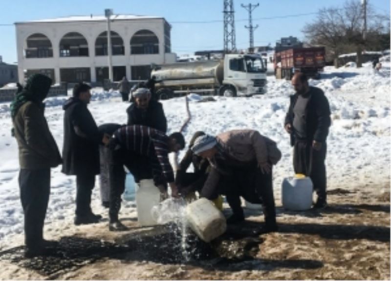 Çermik’in Örenkuyu ve Gürüz mahallelerindeki besicilere tankerlerle su taşındı