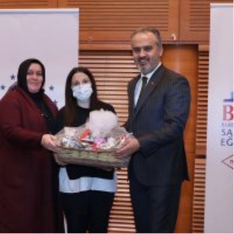 Kadınlar, günlerini üreterek kutladı