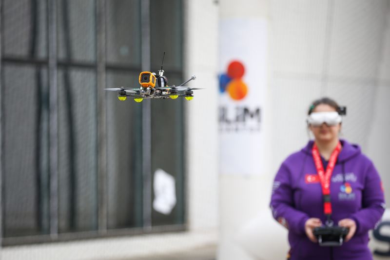 8 MART’TA 8 KADIN DRONE PİLOTU, DÜNYADA İLK KEZ GAZİANTEP’TE YARIŞTI!