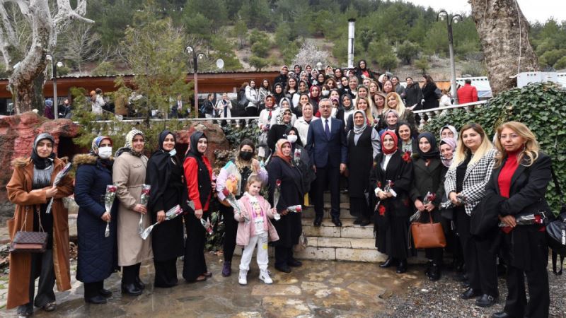 Başkan Güngör Kadın Çalışanlarla Bir Araya Geldi