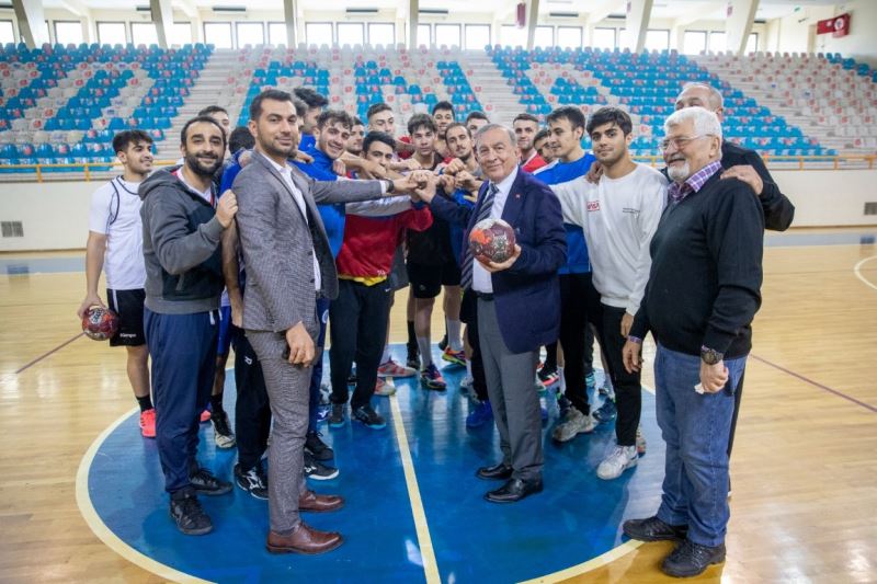 Seyhanlı hentbolcular şampiyonluğa kenetlendi