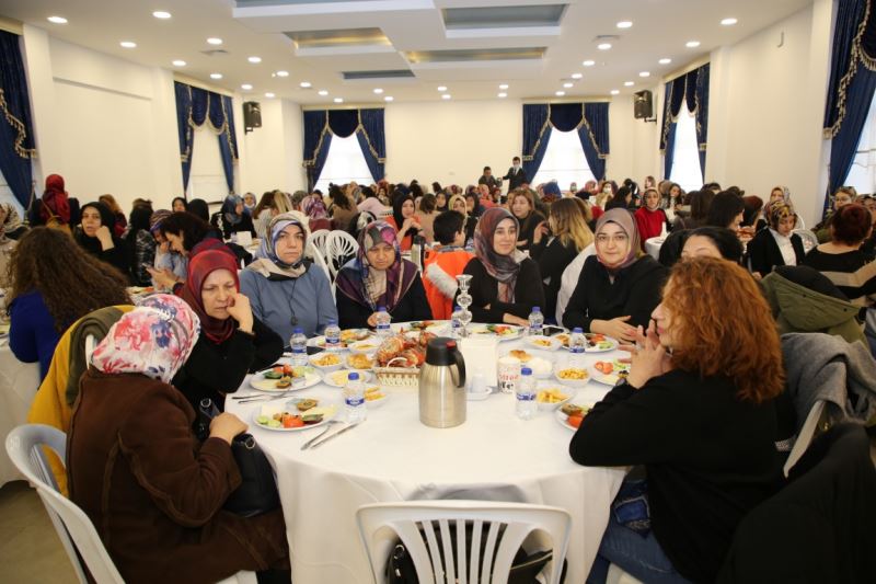Başkan Esen’den Kadın Personeline 8 Mart İzni
