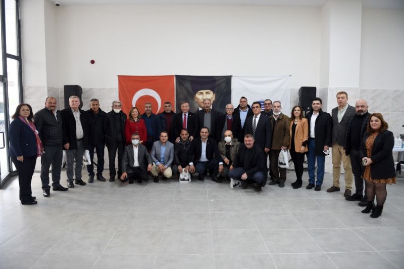 BAŞKAN AKAY SEYHAN KIRSALINDAKİ MUHTARLARLA BİR ARAYA GELDİ
