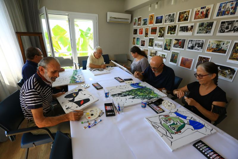 100 Yaş Evleri yeni dostlukların kurulduğu yer haline geldi