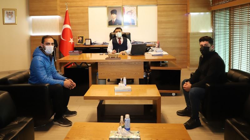 18 Mart Gençlik Spor Kulübü Kadın Voleybol Takımı Yöneticilerinden, Kaymakam / Belediye Başkan V. Mehmet Tunç’a Ziyaret.