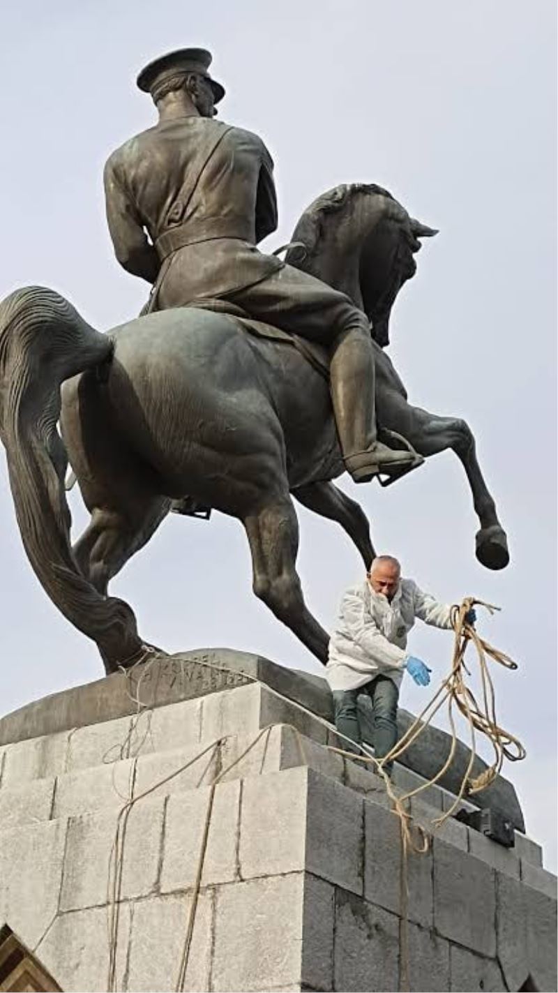 Atatürk heykeline saldırıyı kınıyoruz