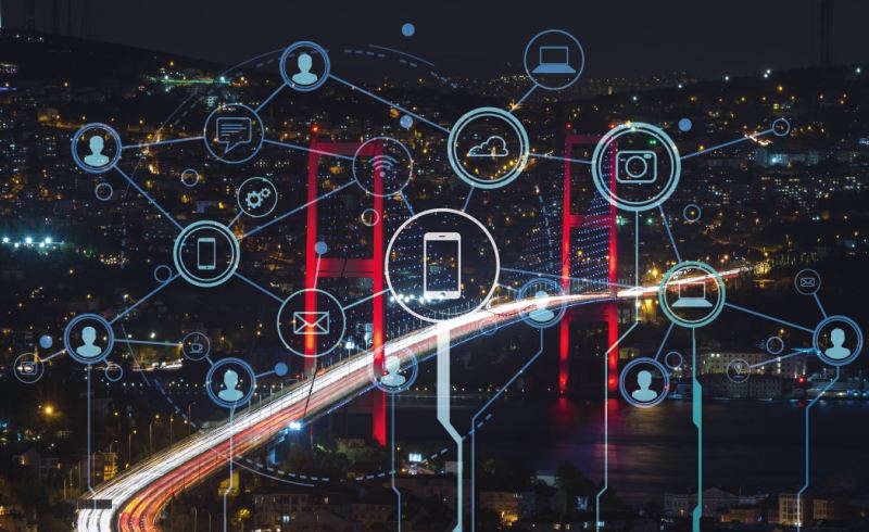 İSTANBULLULAR VE TURİSTLER ÜCRETSİZ İNTERNETİ SEVDİ