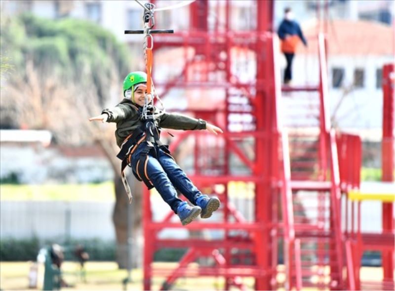 İşitme engelli ailelerin çocukları Macera Park