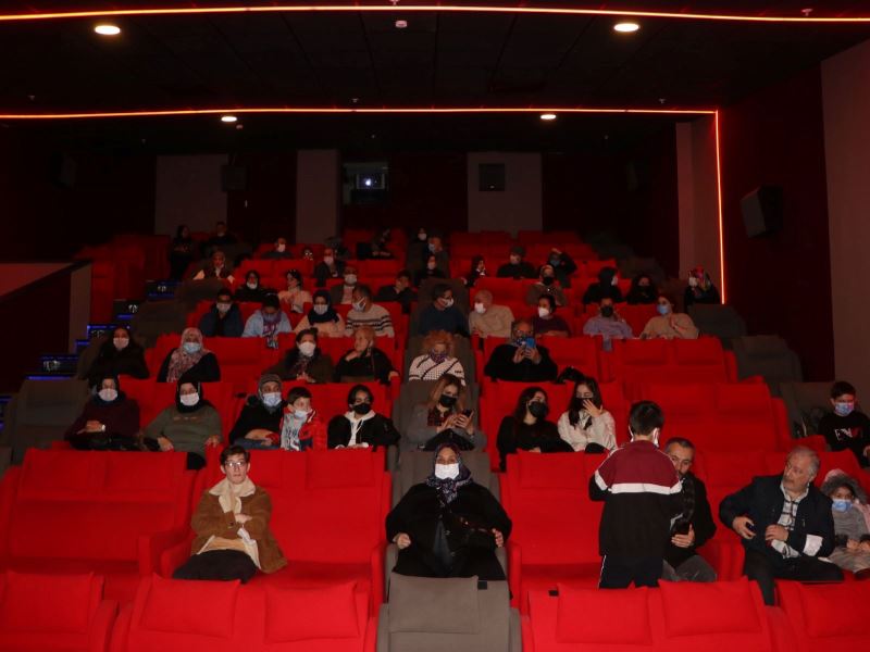 ŞEHİT AİLELERİ VE YAKINLARI İYİ Kİ VARSIN EREN FİLMİNİ İZLEDİLER