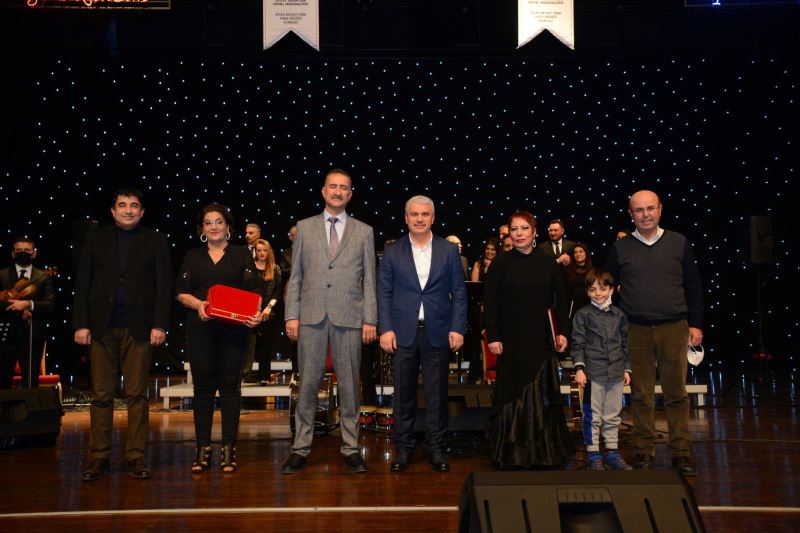 KIRŞEHİR BELEDİYESİ “KÜLTÜRLER BULUŞUYOR” KONSERİNE YOĞUN İLGİ