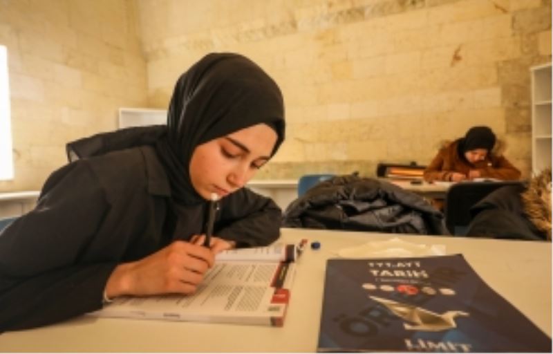 Tarihi Hatuniye Medresesi gençlerin eğitim yuvası oldu
