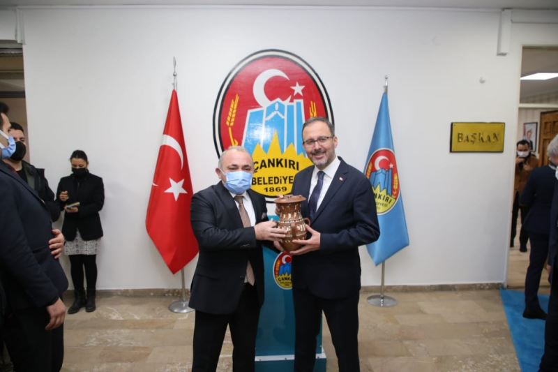 Gençlik ve Spor Bakanı Kasapoğlu Çankırı Belediyesini Ziyaret Etti