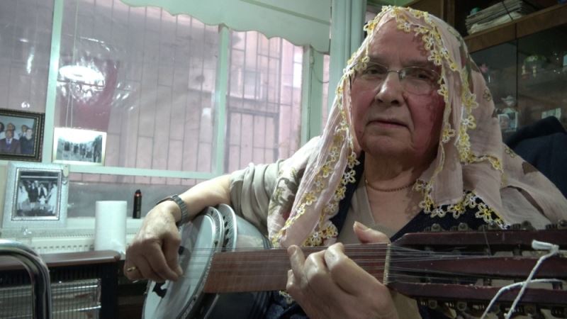 Kadın hastadan sağlık ekibine ‘cümbüşlü’ teşekkür