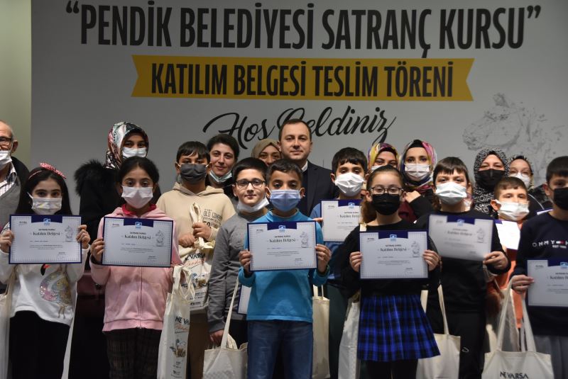 Satranç kursunu bitiren öğrencilere sertifikaları verildi
