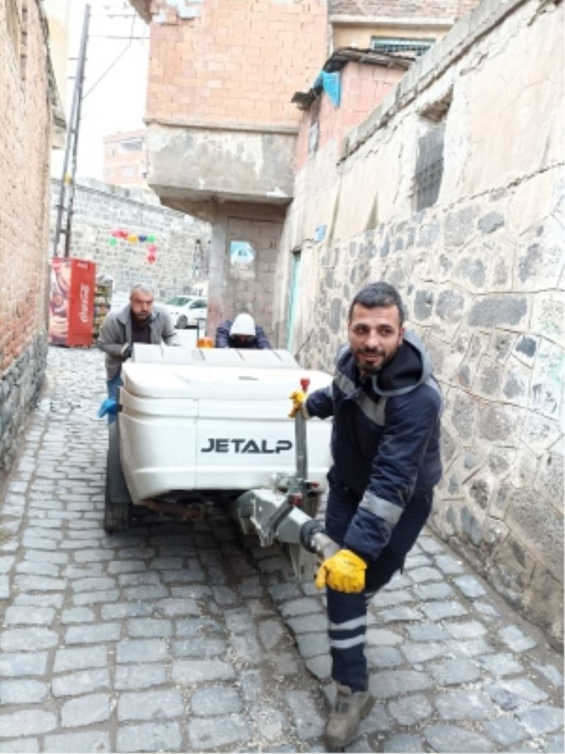 Suriçi’nde oluşan kanalizasyon arızalarına jet vidanjörle müdahale