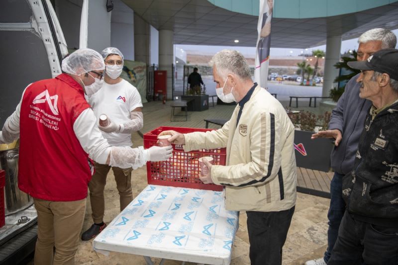 Mersin Büyükşehir’den Otogar ve Garlarda İftarlık Çorba