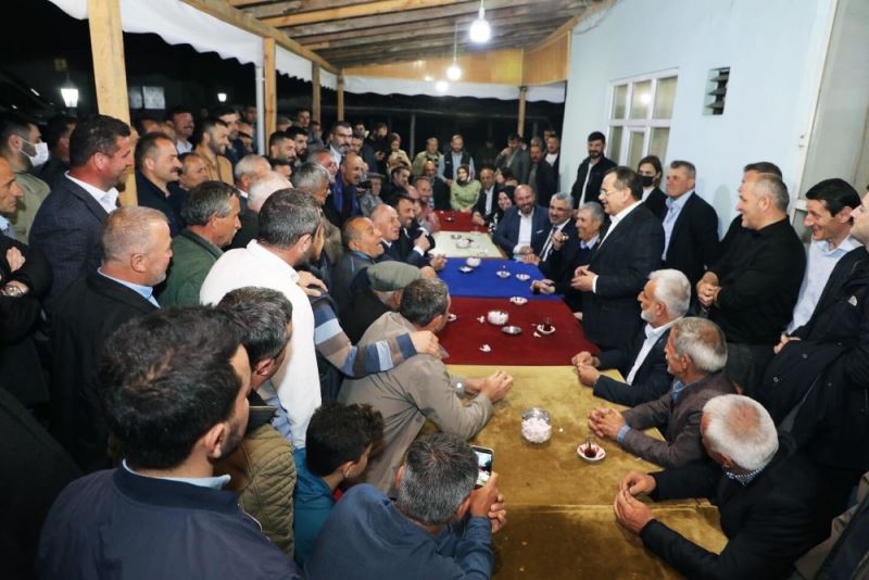 Başkan Demir yatırmaları inceledi, vatandaşlarla iftar yaptı