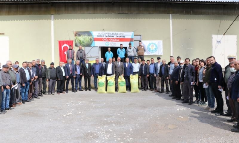 Büyükşehir Tonlarca Gübreyi Üreticilerle Buluşturdu