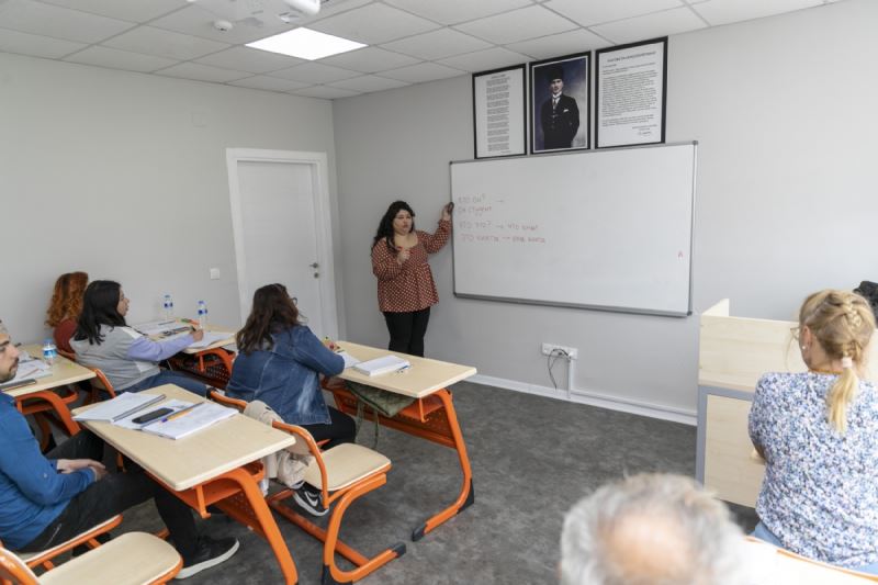 MERCEK’TE Kurs Başladı, Mersinliler Rusça Öğreniyor