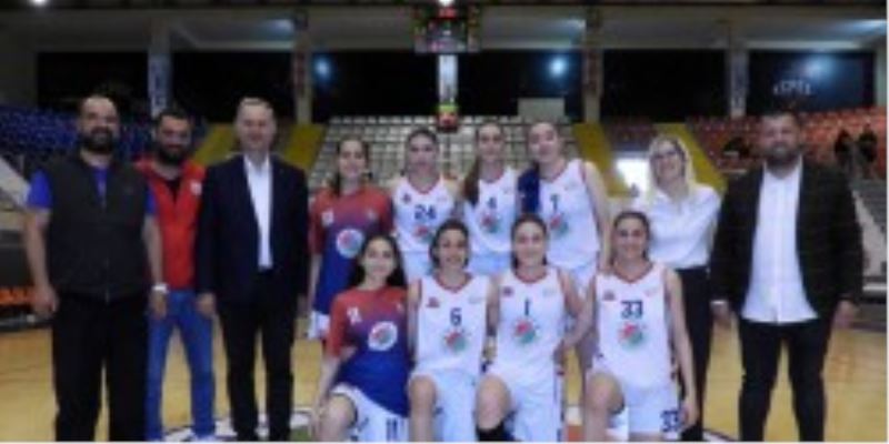 Kepez’in kızları liginin devlerine kafa tutuyor