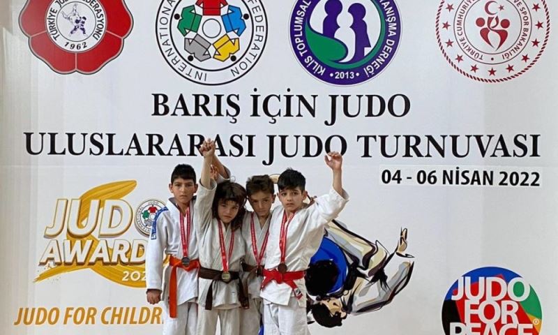 Manisa BBSK’lı Judocular Madalyaları Topladı