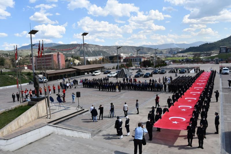 Türk Polis Teşkilatının Kuruluşunun 177. Yıl Dönümü ve 10 Nisan Polis Haftası Kent Meydanında Kutlandı