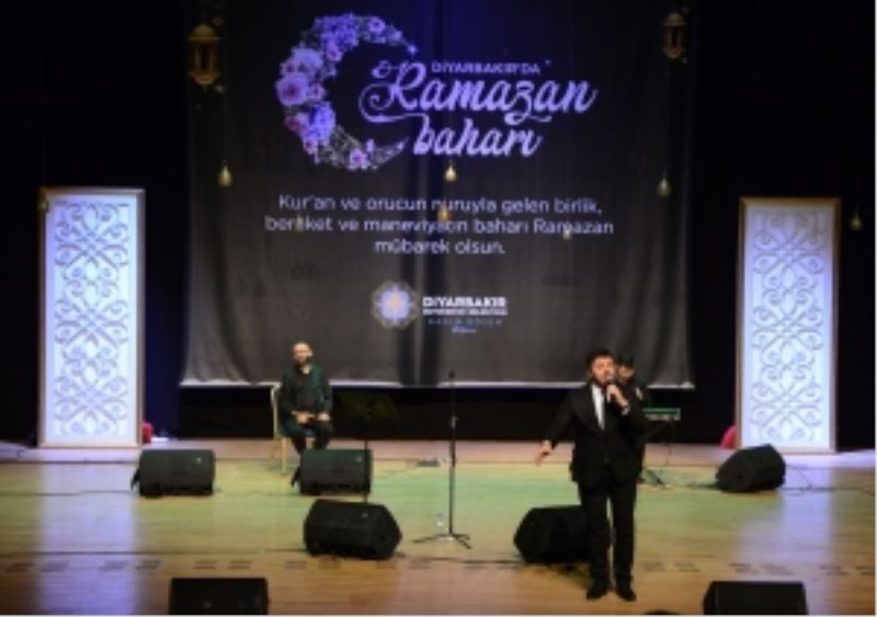 Hasan Dursun Diyarbakırlılar için sevilen ilahilerini seslendirdi