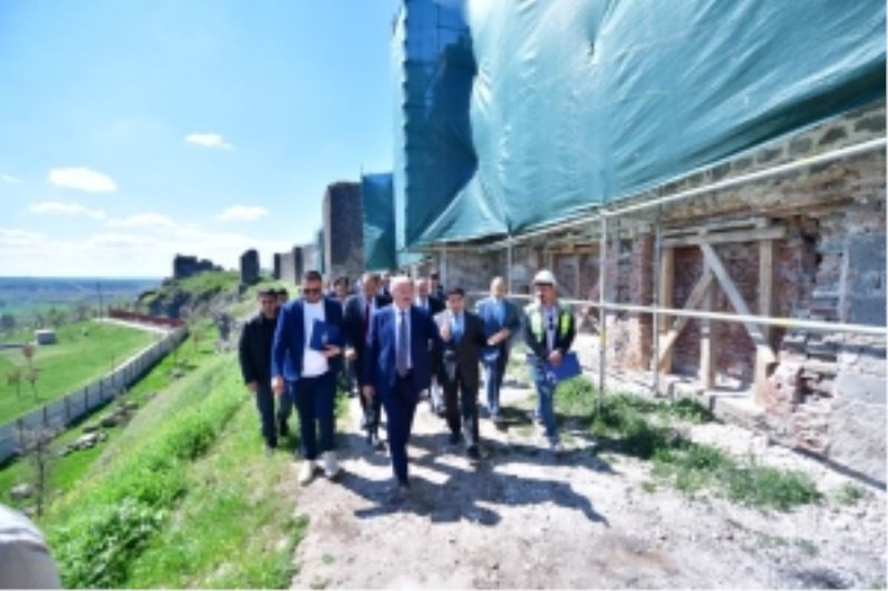 Vali Karaloğlu, “Surlarda Diriliş”in 5’inci etap çalışmalarını inceledi