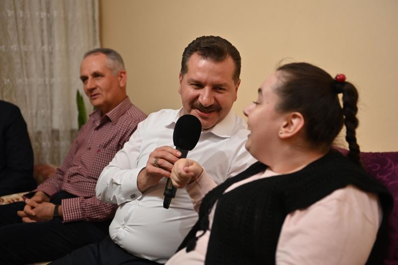 Kübra İle Yücel Başkanın Tebessüm Ettiren Röportajı