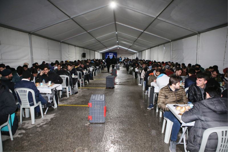 Büyükşehir’in bereketli sofrasında Ramazan’ın tadı bir başka