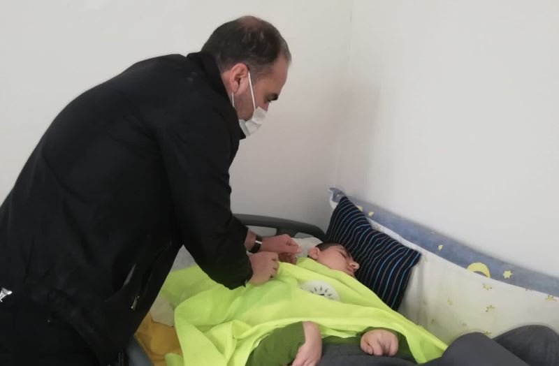 ENGELLİ VE YAŞLILARA YÖNELİK EVDE TIRAŞ HİZMETİ DEVAM EDİYOR