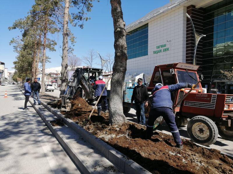 PARK VE BAHÇELERDE YAZ BAKIMI BAŞLADI