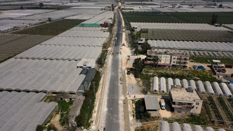 Büyükşehir, Adanalıoğlu’nda Üreticilerin Yollarını Yeniliyor