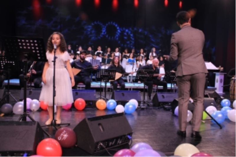 KURSİYERLERİN ÇOCUK KOROSU KONSERİ MUHTEŞEMDİ