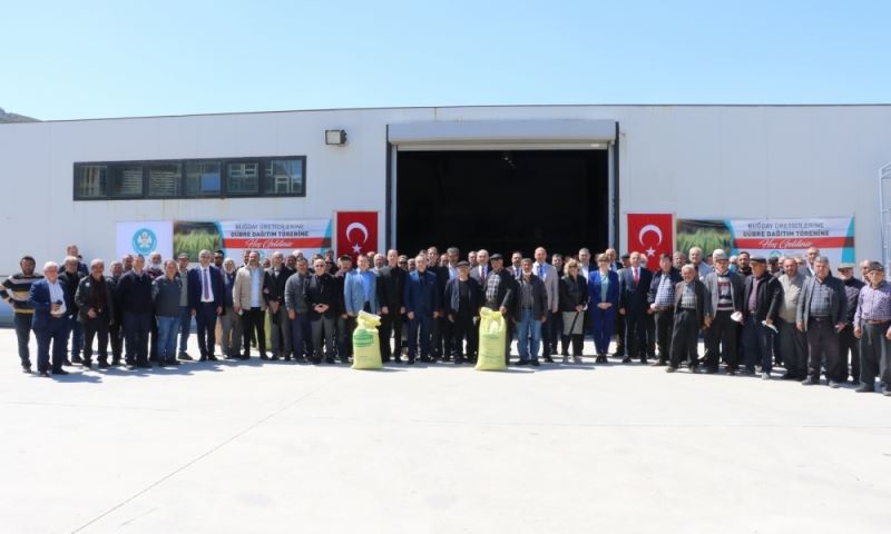Büyükşehir, Üreticilere Gübrelerini Dağıttı