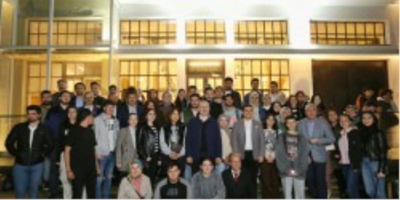 Bakan Karaismailoğlu, Dokumapark’ta öğrencilerle sahur yaptı